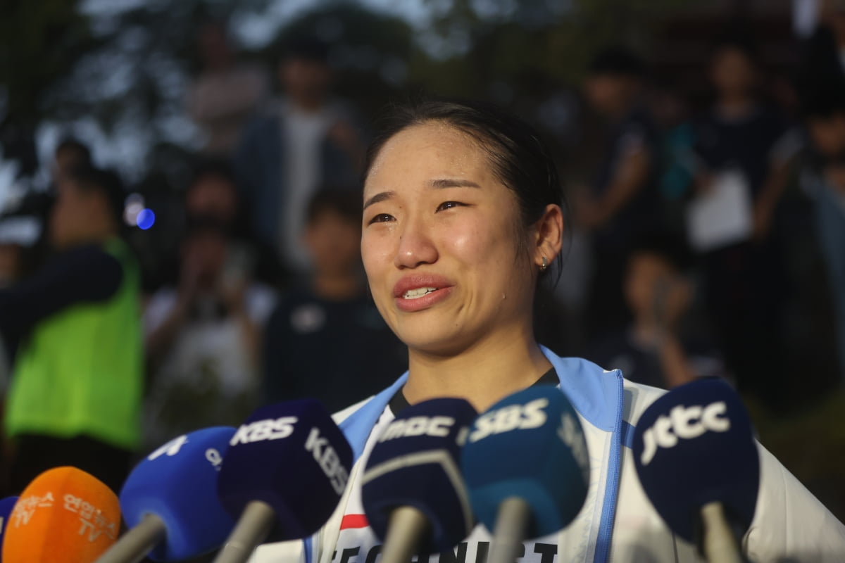 球迷态度：曼联后腰成深坑，乌加特能否解决这一问题？