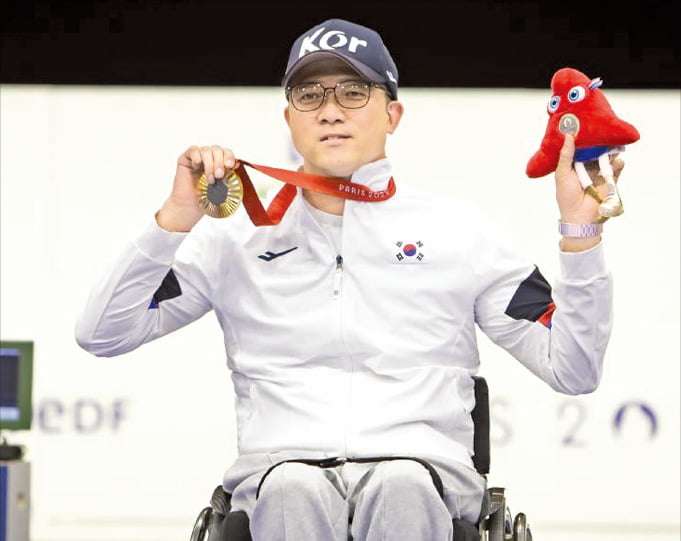 多打一人仍连场丢两 国米赢球暴露防守难题