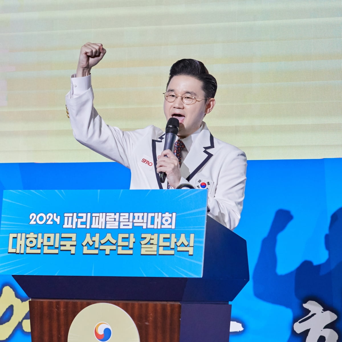 此前场均26.8分的唐斯次节补篮命中本场比赛首个运动战进球