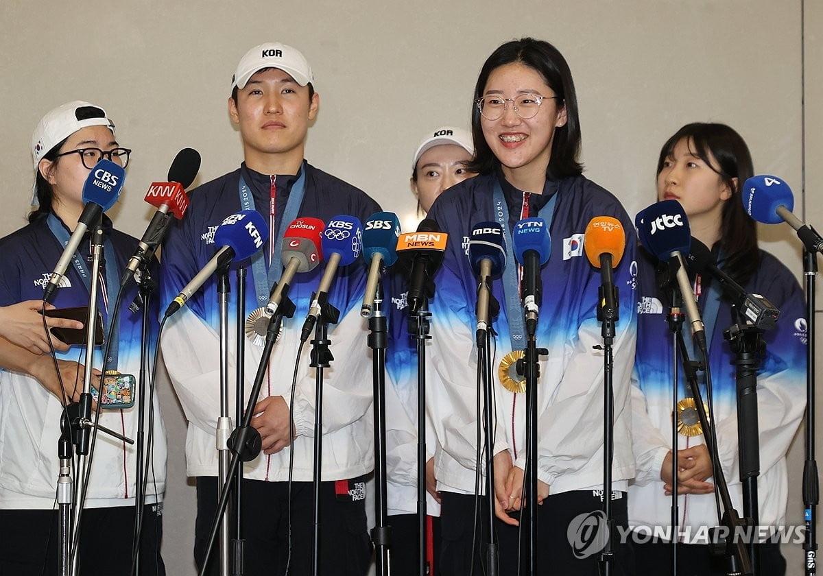 每体：德容下周获得队医出战许可，将在欧冠或下周末西甲回归