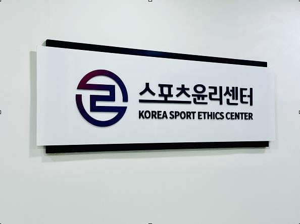 克劳奇：不理解曼城为何不让德布劳内登场，这真得让人感到很奇怪