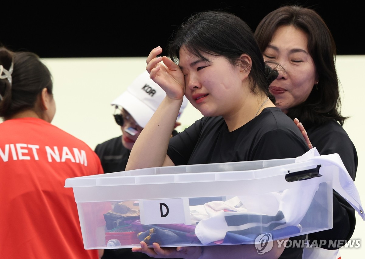 巴萨客战贝蒂斯首发：莱万领衔，亚马尔、奥尔莫出战