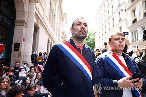 孤立无援！贝兹利&徐杰轰54分成空砍 巴顿12中2仅4分