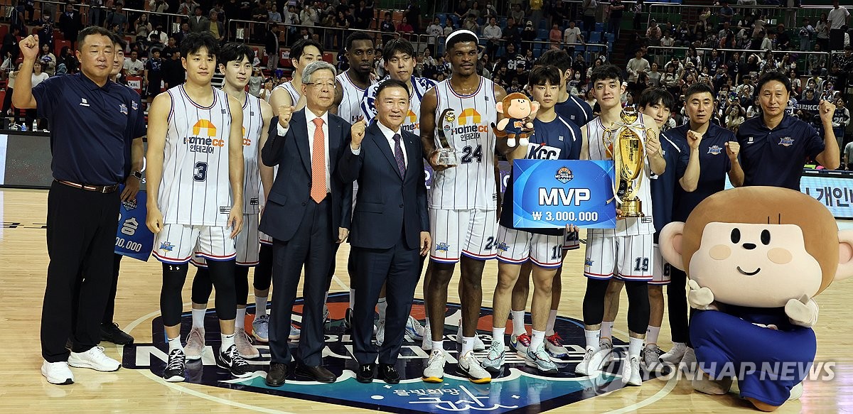 巴斯勒：埃姆雷-詹踢一场好球后就又开始拽了，真是太典型了