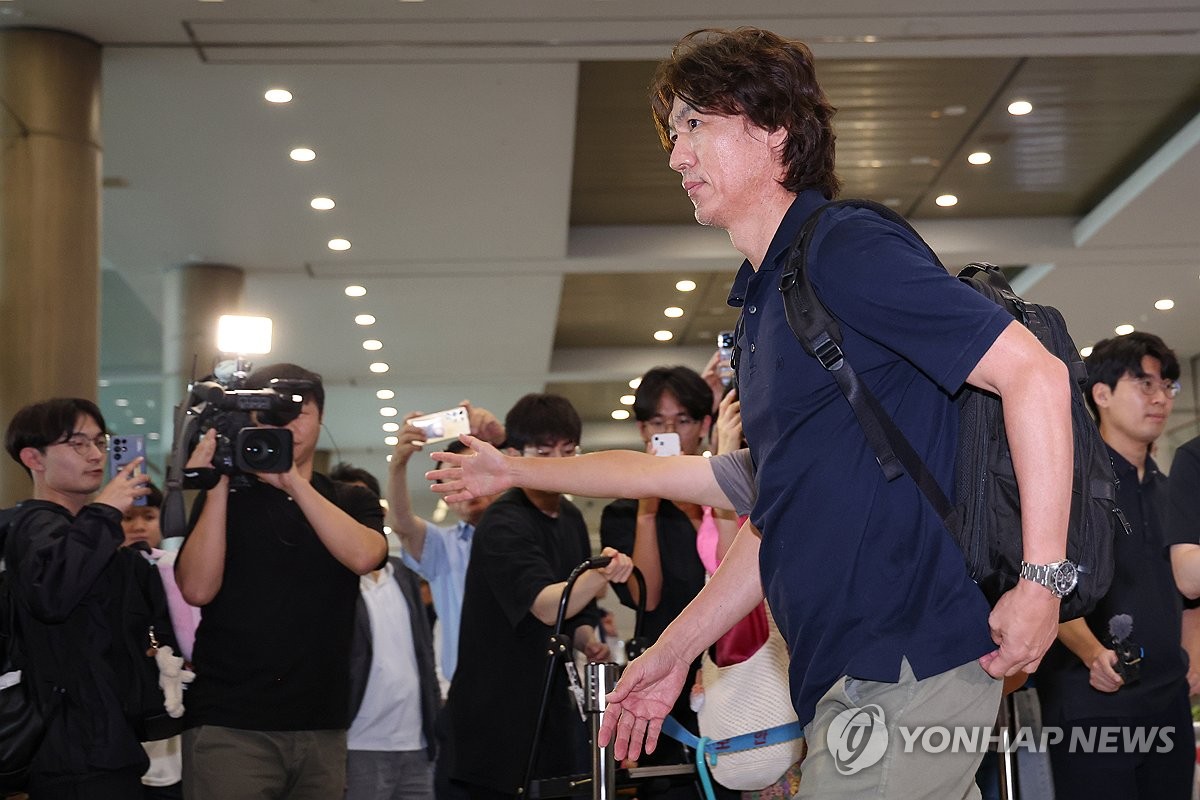 接受罗马诺采访，梅西：我认为我们是季后赛夺冠热门之一