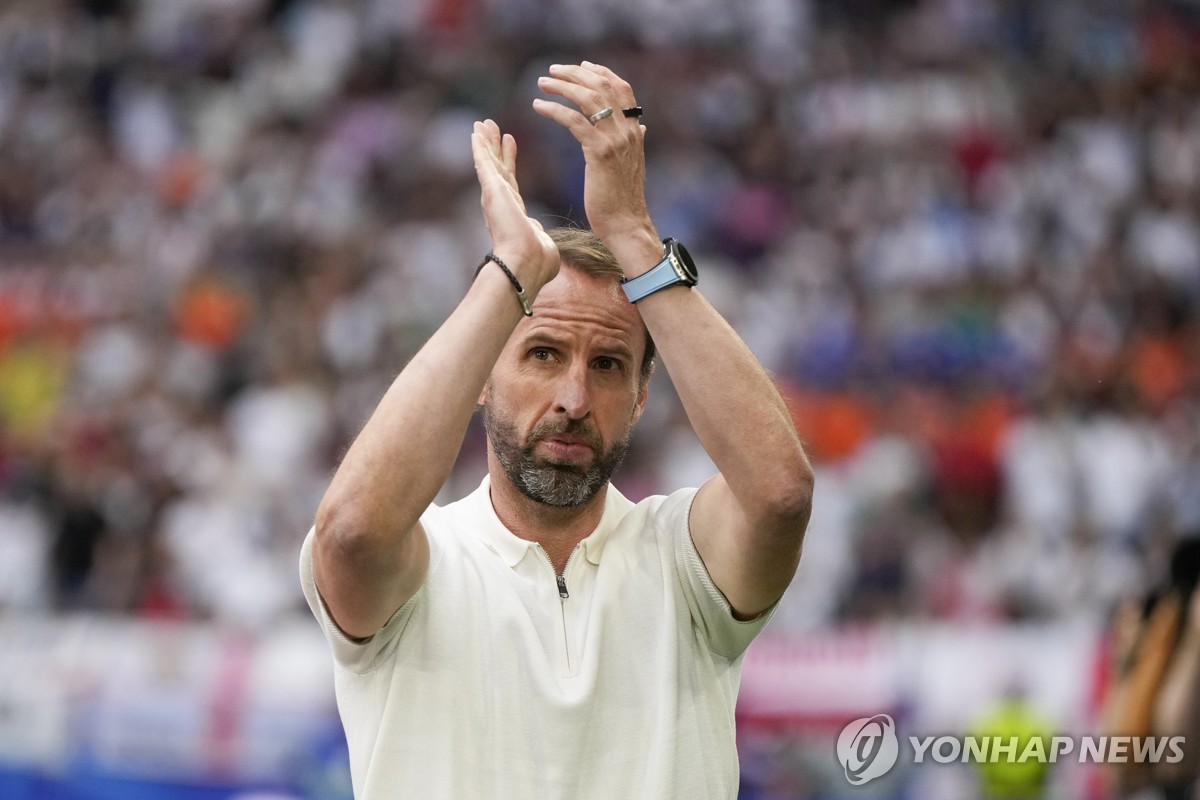 连续2场不敌勇士！国王首发5人都上双 德罗赞空砍16+6
